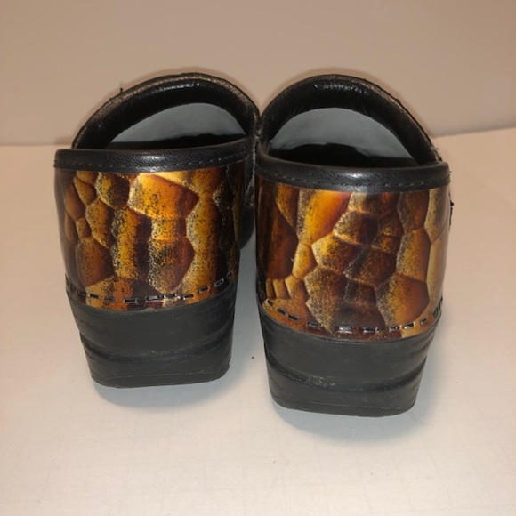 Ladies Dansko Clogs Size 7 - Picture 3 of 6